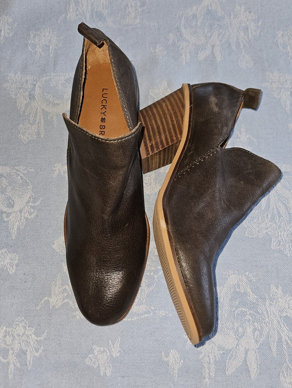 Lucky Brand size 7.5 leather block heel booties Style LK Victorey pull on shoes